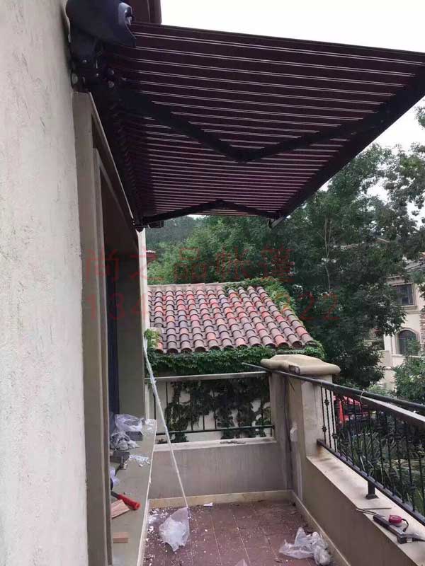 曲臂遮阳篷